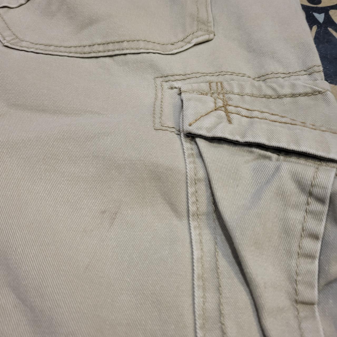 JRT221 - Vintage Retro Unionbay Beige Cargo Shorts Jorts with detailed embroidered Logo graphic carpenter workwear #y2k #hiphop #jorts #caprenter #cargo