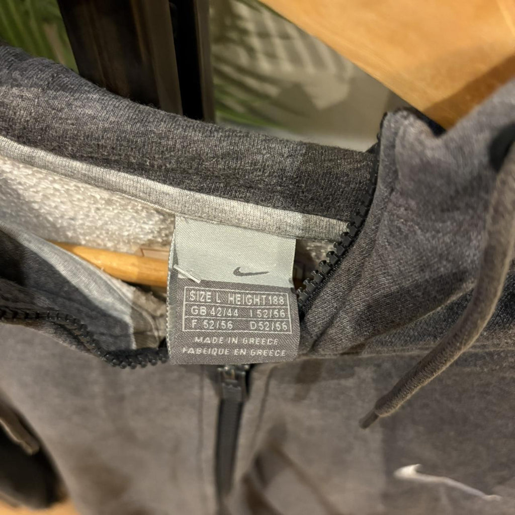 MA2207KD-P - Vintage Retro Essential Grey Nike Full Zip Sweatshirt Hoodie with embroidered swoosh logo #90s #sportswear #essential #nike #y2k