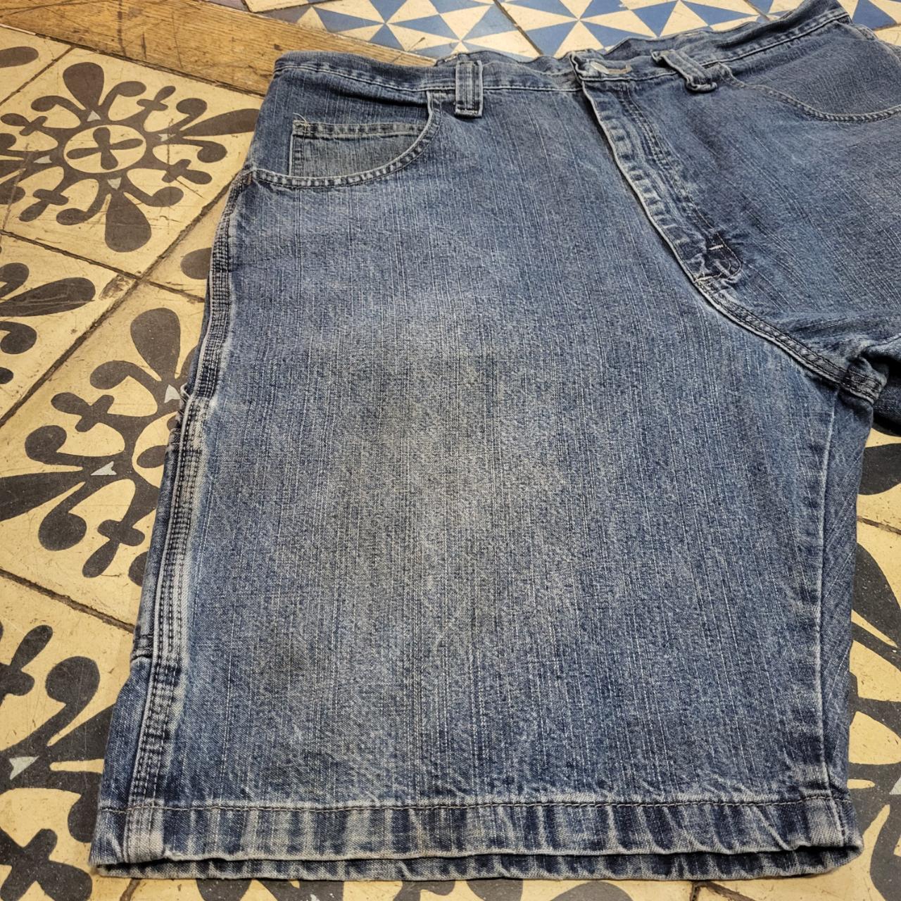 JRT333 - Vintage Retro Wrangler Blue Wash Denim Oversized Baggy Shorts Jorts with detailed embroidered Logo graphic carpenter workwear Old School Hip Hop skate grunge faded 90s Y2K style