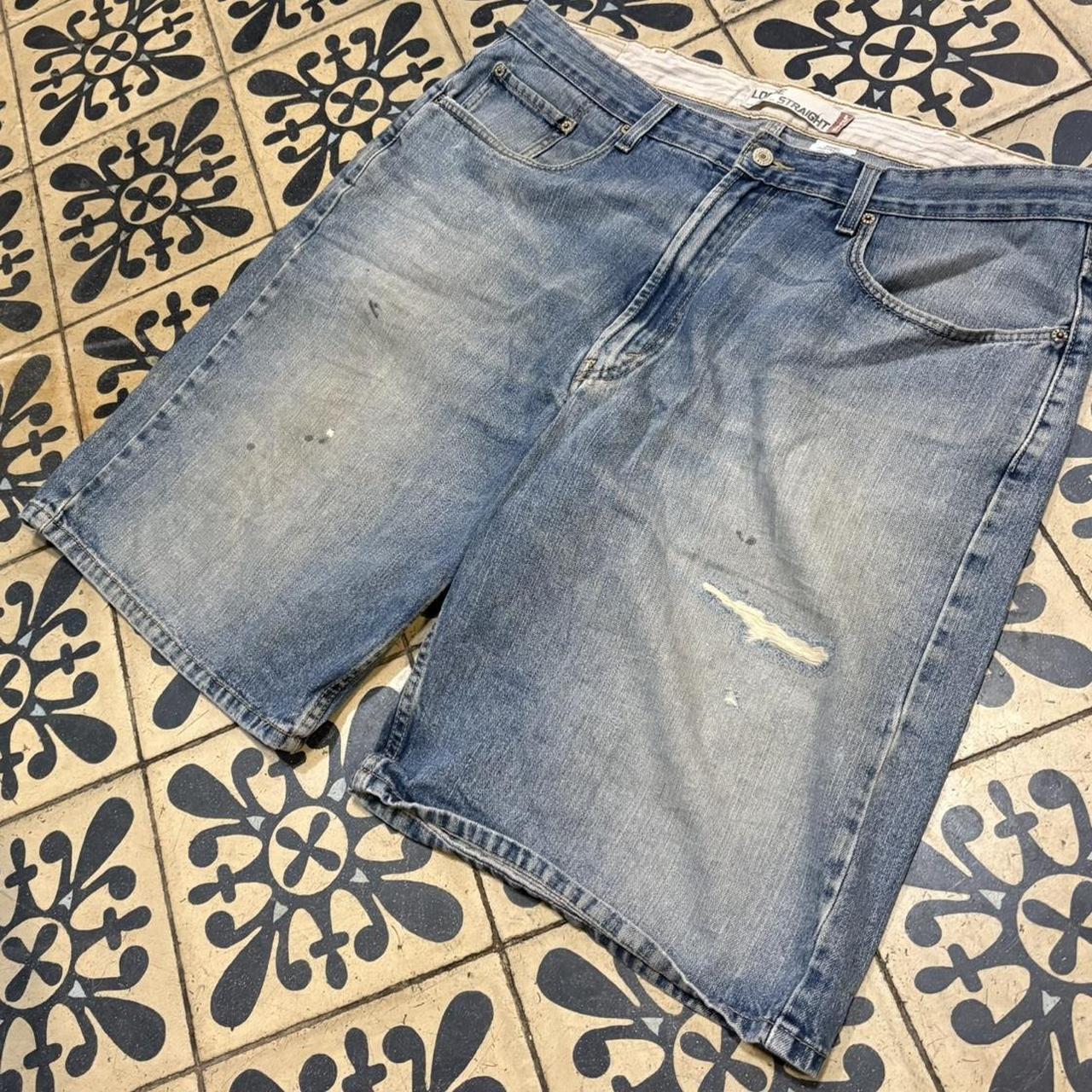 JRT142 - Vintage Retro Essential Levi’s 569 Blue Wash Denim Shorts Jorts with detailed patch Logo carpenter workwear #levis569 #90s #jorts #skater #levis