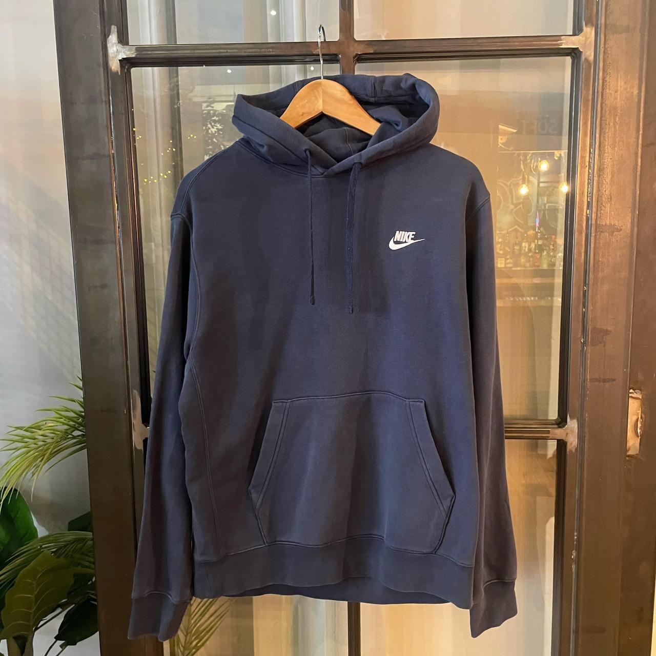 0325I05P - Vintage Retro Essential Navy Nike Sweatshirt Hoodie with swoosh embroidered logo #90s #sportswear #essential #nike #y2k