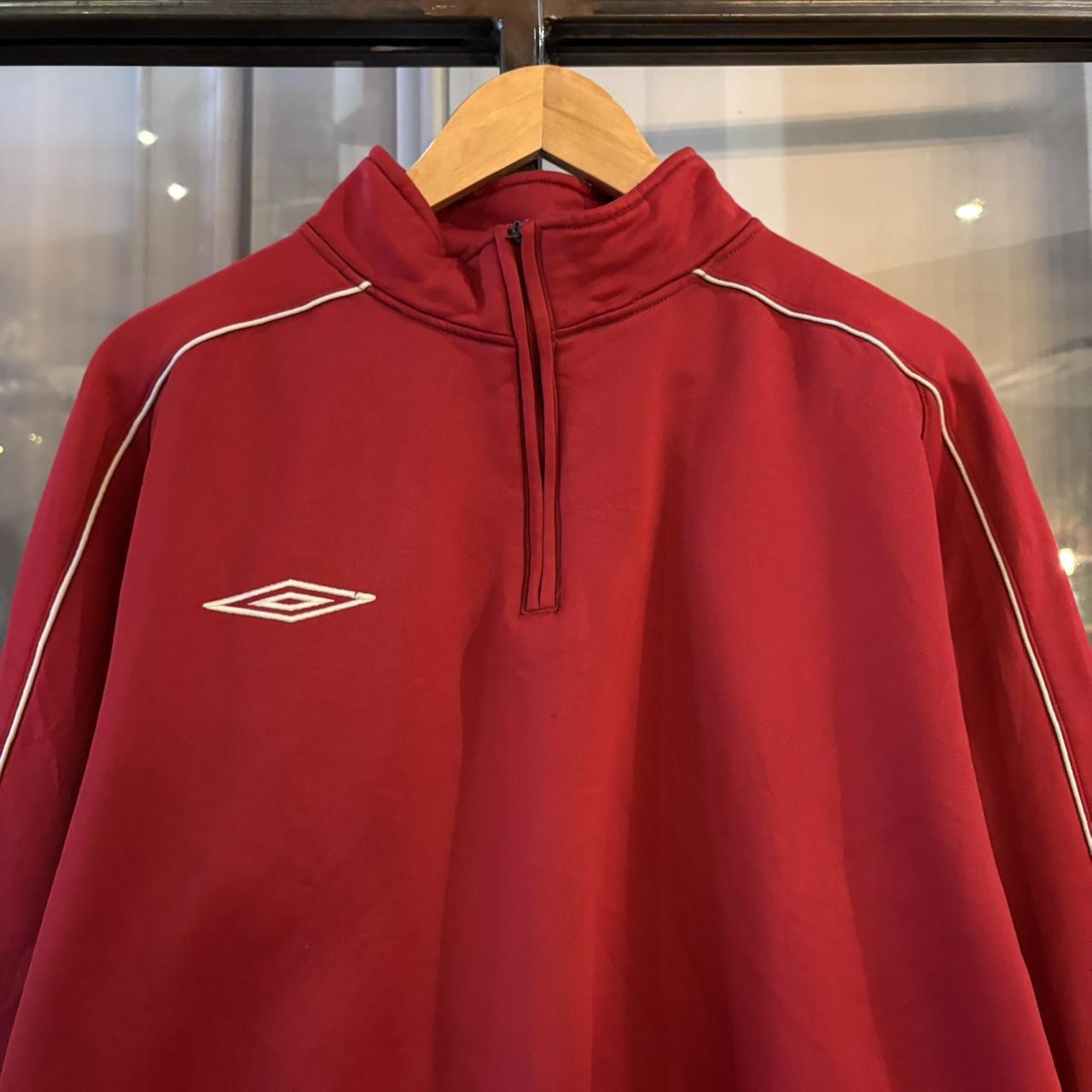 MA2207JG-P - Vintage Retro Essential Red Umbro 1/4 Zip Fleece Jumper Sweatshirt with embroidered chest and sleeve logo #90s #sportswear #essential #y2k #umbro