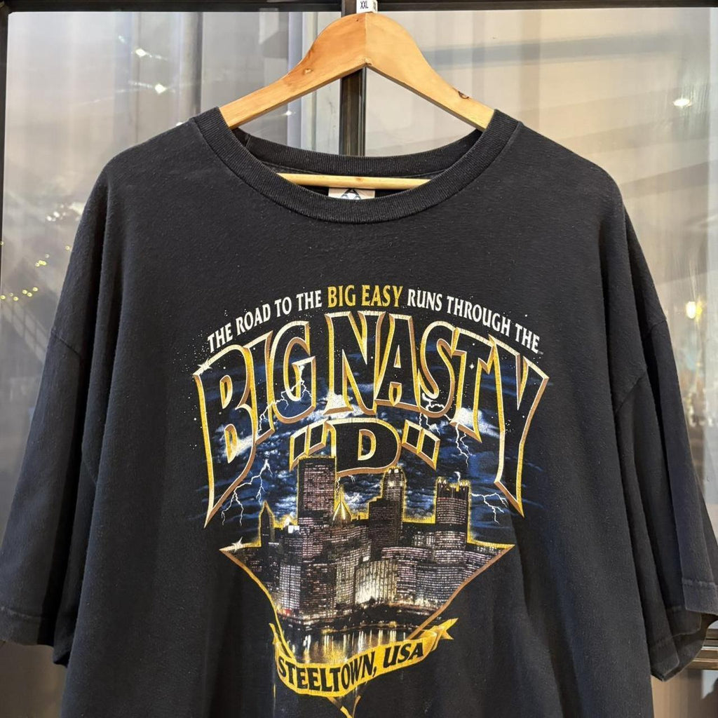 BR1508Q-F - Vintage Retro Essential Black ‘ Big Nasty D ‘ Steeltown USA Graphic Print Top Tee T-shirt #90s #graphic #top #essential #basic