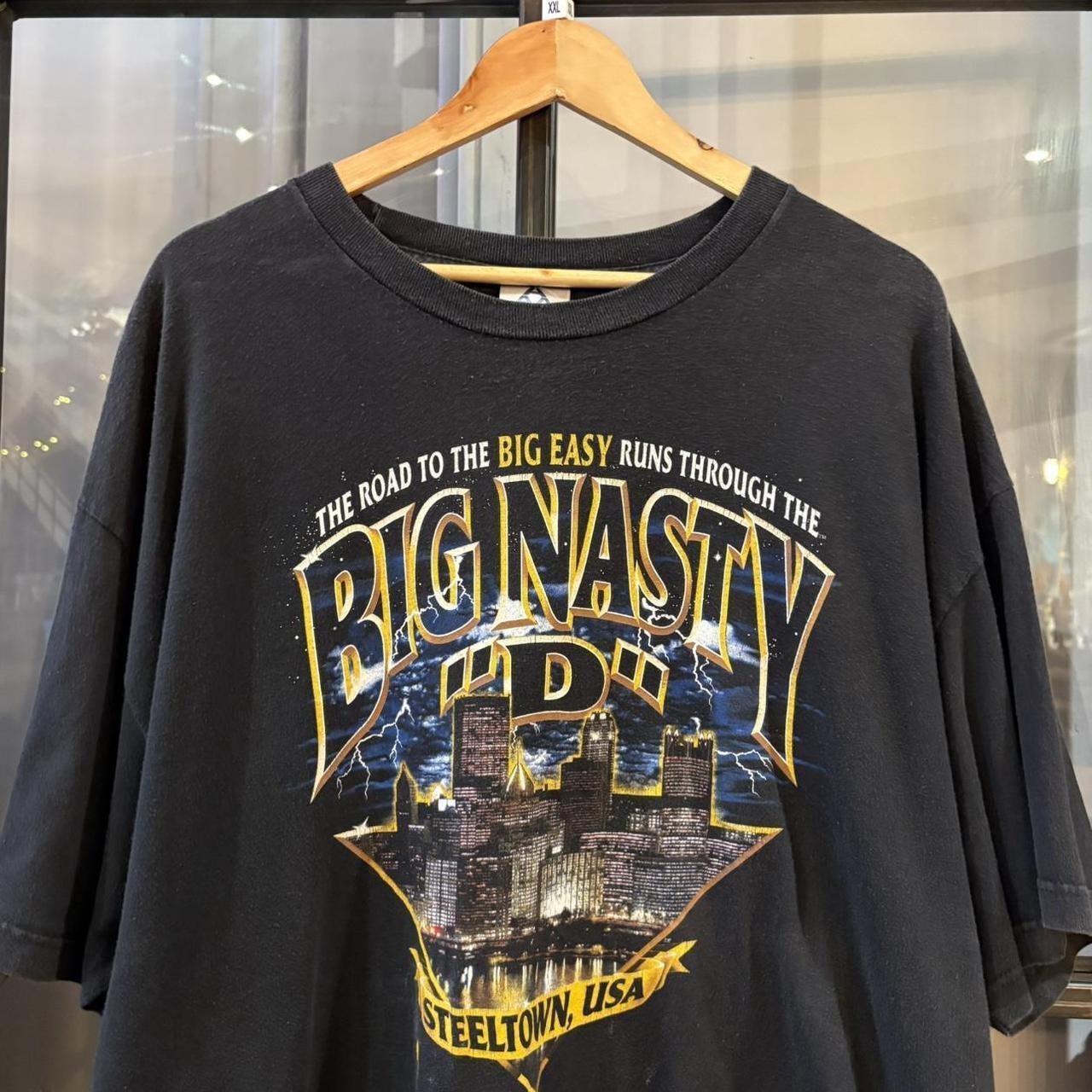 BR1508Q-F - Vintage Retro Essential Black ‘ Big Nasty D ‘ Steeltown USA Graphic Print Top Tee T-shirt #90s #graphic #top #essential #basic