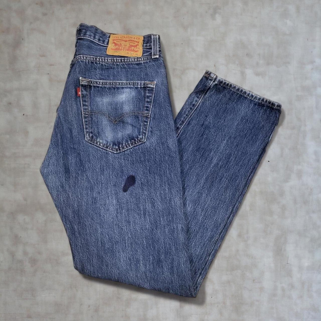 JNS1029BR - Vintage retro essential Levi’s 501 Blue Wash Denim Jeans Trousers pants #denim #straightleg  #levis #levis501