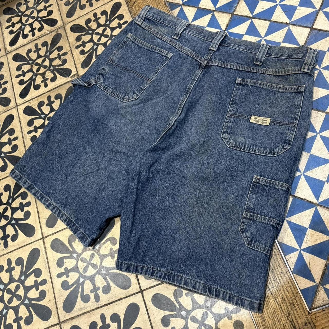 JRT115 - Vintage Retro Essential Wrangler Mid Blue Wash Denim Shorts Jorts with detailed patch Logo carpenter workwear #hiphop #90s #jorts #skater #wrangler