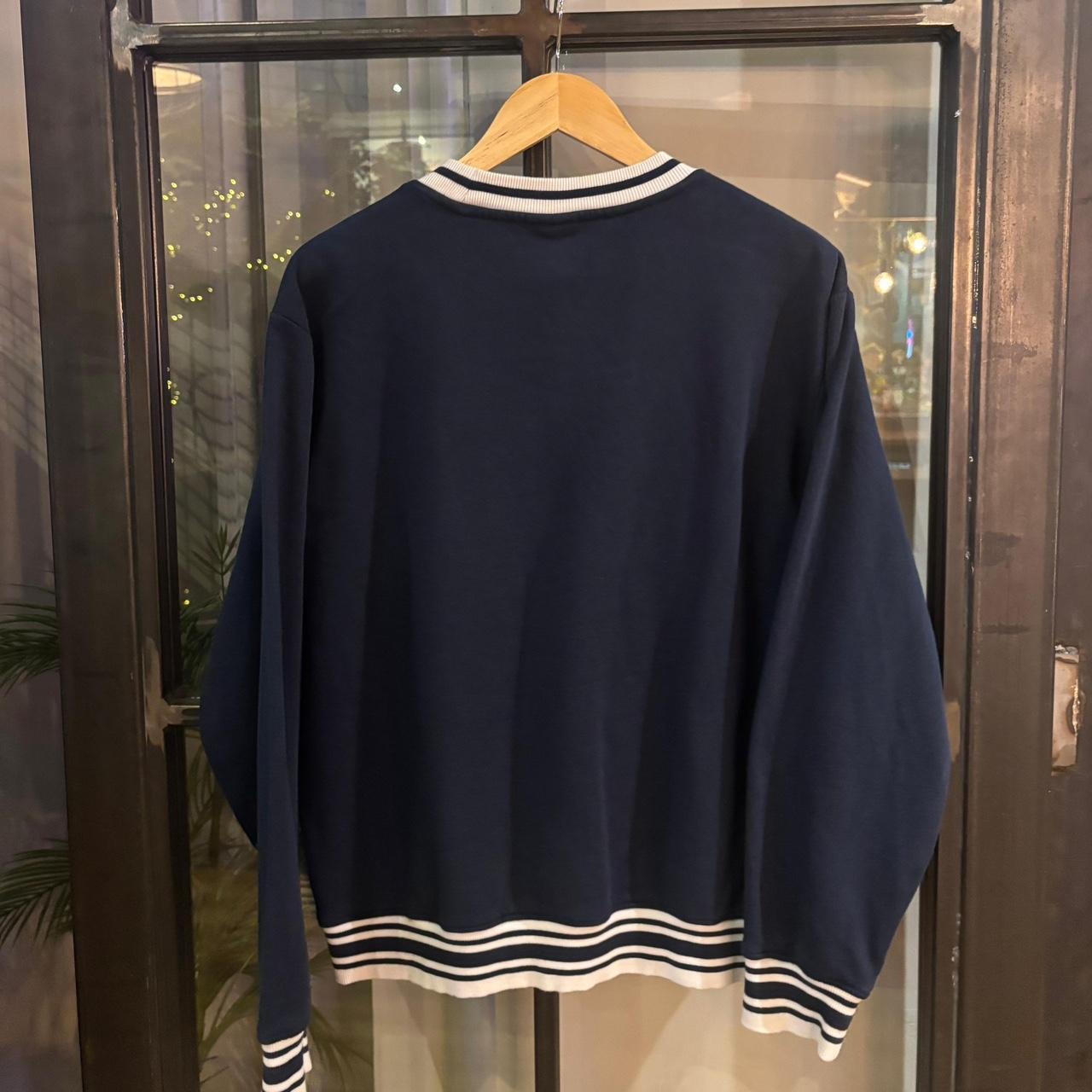 SWT641F - Vintage Retro Essential Navy Y2K Guess Crewneck Jumper Sweatshirt with embroidered patch logo #90s #sportswear #essential #y2k #guess