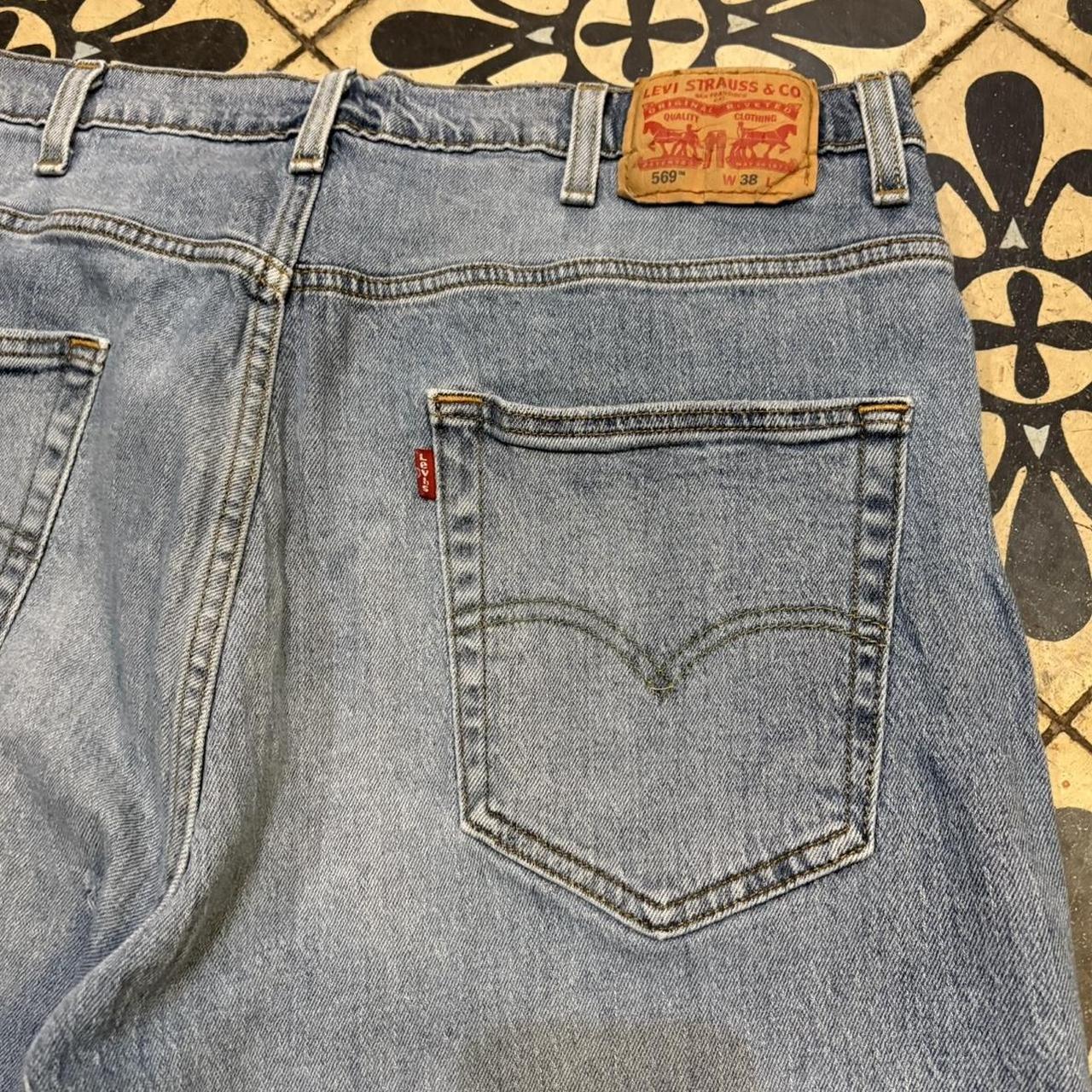 MA0503AB-P - American Vintage Retro Essential Levi’s 569 Blue Wash Denim Shorts Jorts with detailed patch Logo hip hop baggy wide leg 90s 00s y2k grunge streetwear style workwear #hiphop #90s #jorts #skater #levis