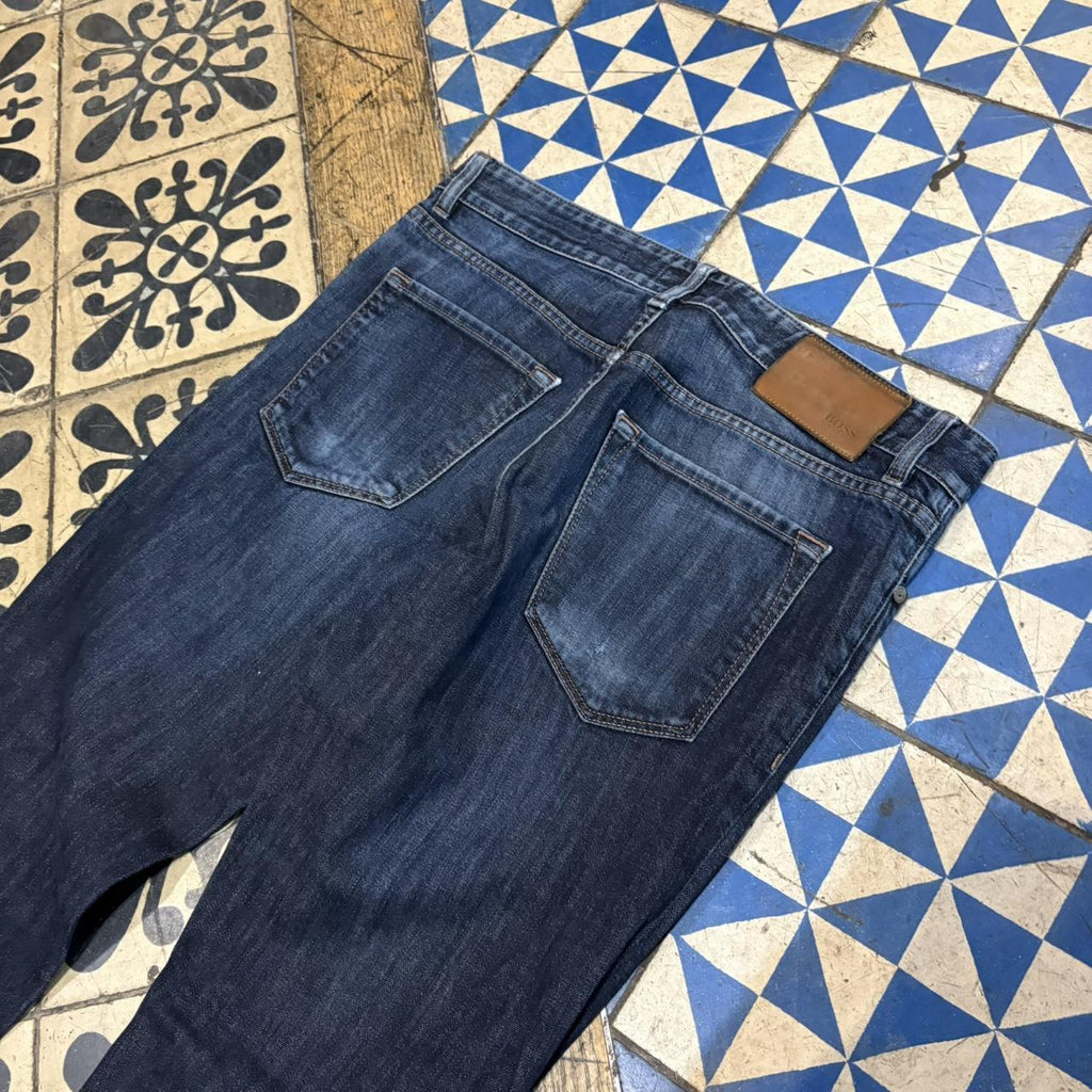 TRW425BR - Vintage retro essential Hugo Boss Blue Wash Slim Fit Denim Jeans Trousers pants #denim #hugoboss #designner #denimjeans #y2k