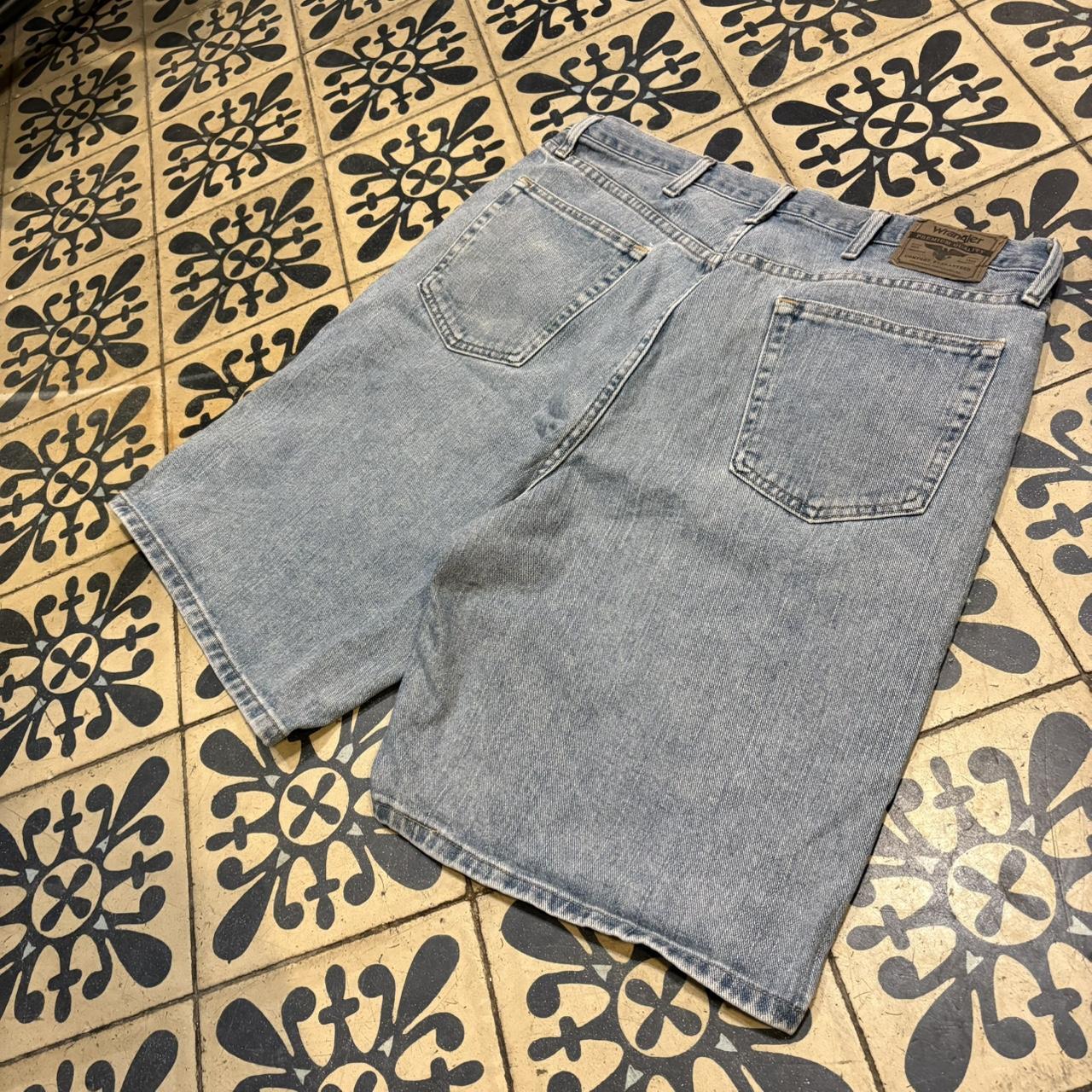 JRT143 - Vintage Retro Essential Wrangler Blue Wash Denim Shorts Jorts with detailed patch Logo carpenter workwear #hiphop #90s #jorts #skater #wrangler