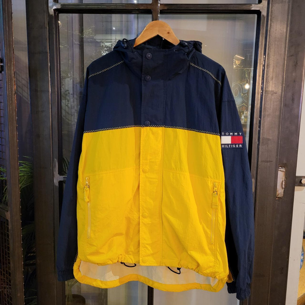 WDB026BR - Vintage Retro Essential Tommy Hilfiger Yellow Navy Packable Lightweight Windbreaker full zip button up Jacket with sleeve patch logo #tommy #preppy #windbreaker #festival #90s