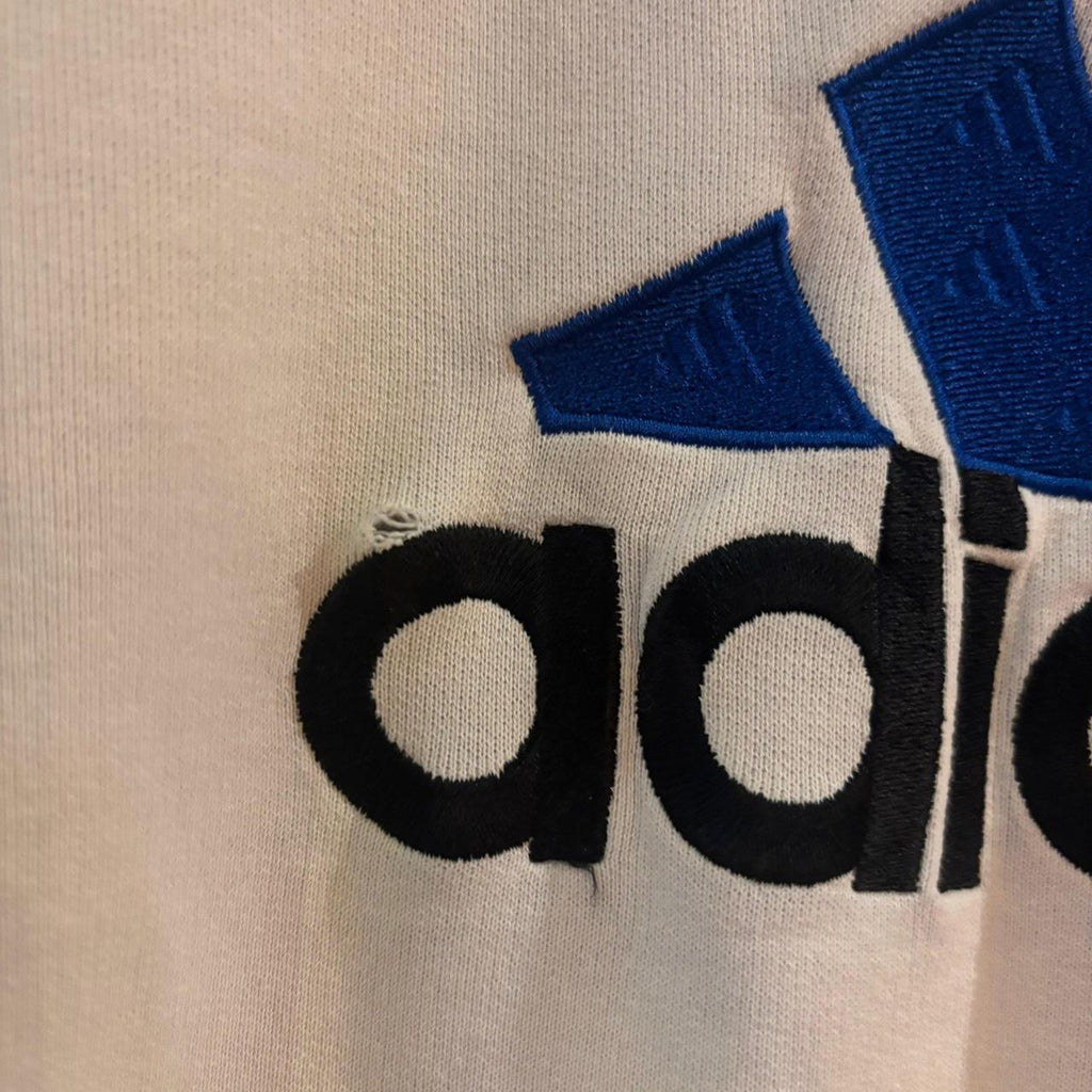 VIN030EF - Vintage Retro Essential White Adidas Raglan Jumper Sweatshirt with large centre embroidered logo #90s #sportswear #essential #y2k #adidas