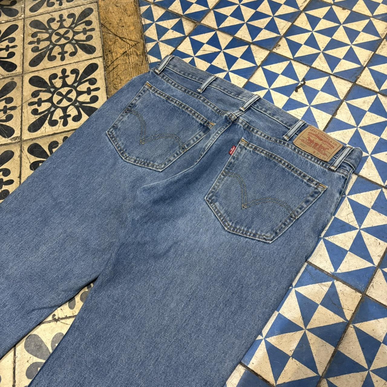 TRW439F - Vintage retro essential Levi’s 505 Straight Leg Blue Wash Denim Jeans Trousers pants #denim #levis505 #straightleg #levis #y2k