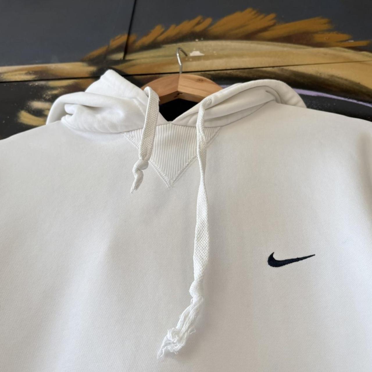 BR1912AMH-U - Vintage Retro Essential White Nike Sweatshirt Hoodie with embroidered swoosh logo #90s #sportswear #essential #nike #y2k