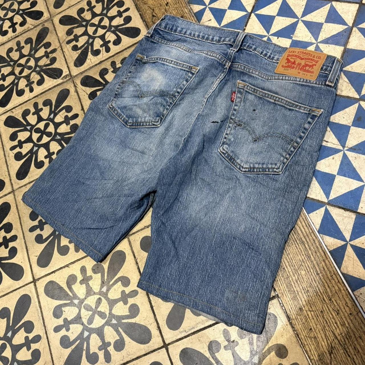 JRT124 - Vintage Retro Essential Levi's 505 Mid Blue Wash Denim Shorts Jorts with detailed patch Logo carpenter workwear #hiphop #90s #jorts #skater #levis