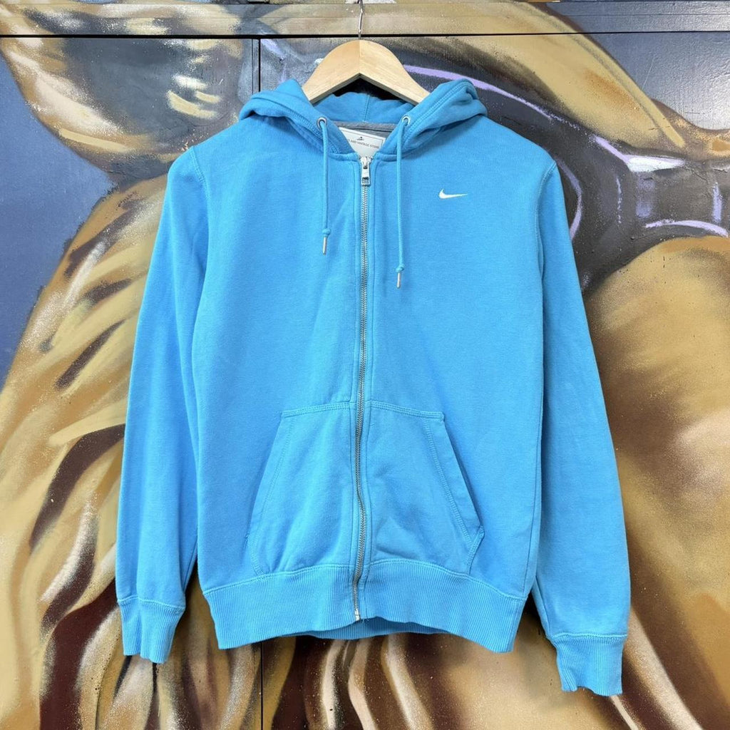 BR1912GE-U - Vintage Retro Essential Light Blue Nike Full Zip Up Sweatshirt Hoodie with embroidered swoosh logo #90s #sportswear #essential #nike #y2k