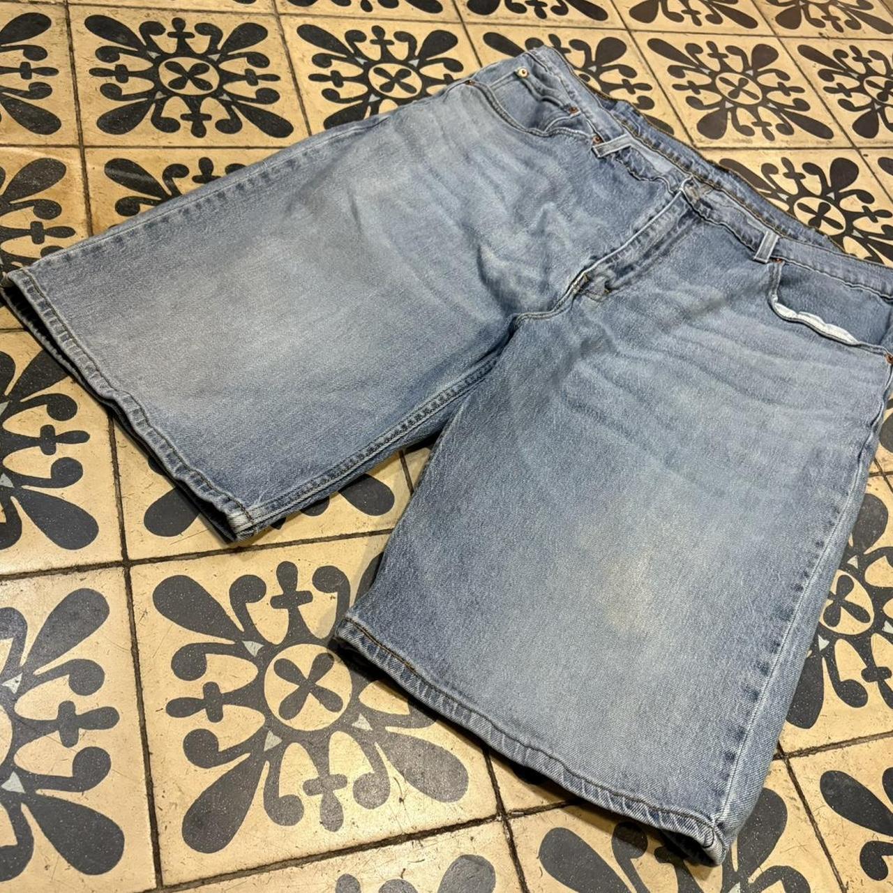 MA0503AB-P - American Vintage Retro Essential Levi’s 569 Blue Wash Denim Shorts Jorts with detailed patch Logo hip hop baggy wide leg 90s 00s y2k grunge streetwear style workwear #hiphop #90s #jorts #skater #levis