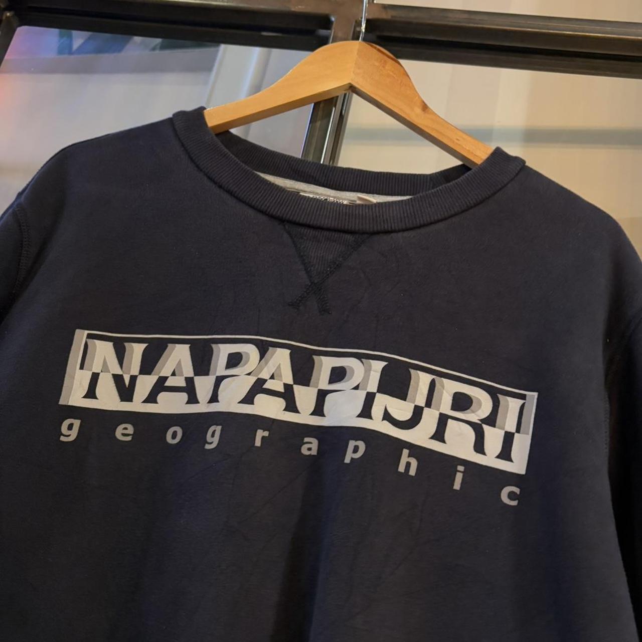 MA0202L-F - Vintage Retro Essential Navy Napapijri Geographic Crewneck Jumper Sweatshirt with spell out print logo #90s #sportswear #essential #y2k #napapijri