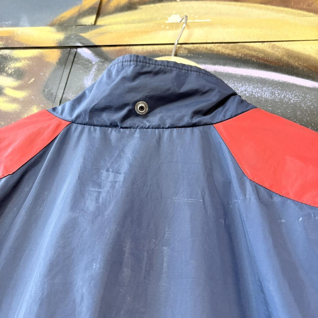 MES2710KL-U -  Vintage Retro Essential Navy Red Nike Lightweight Full Zip Up windbreaker sports jacket with block spell out embroidered back logo and front chest swoosh #sportswear #90s #y2k #nike #jacket