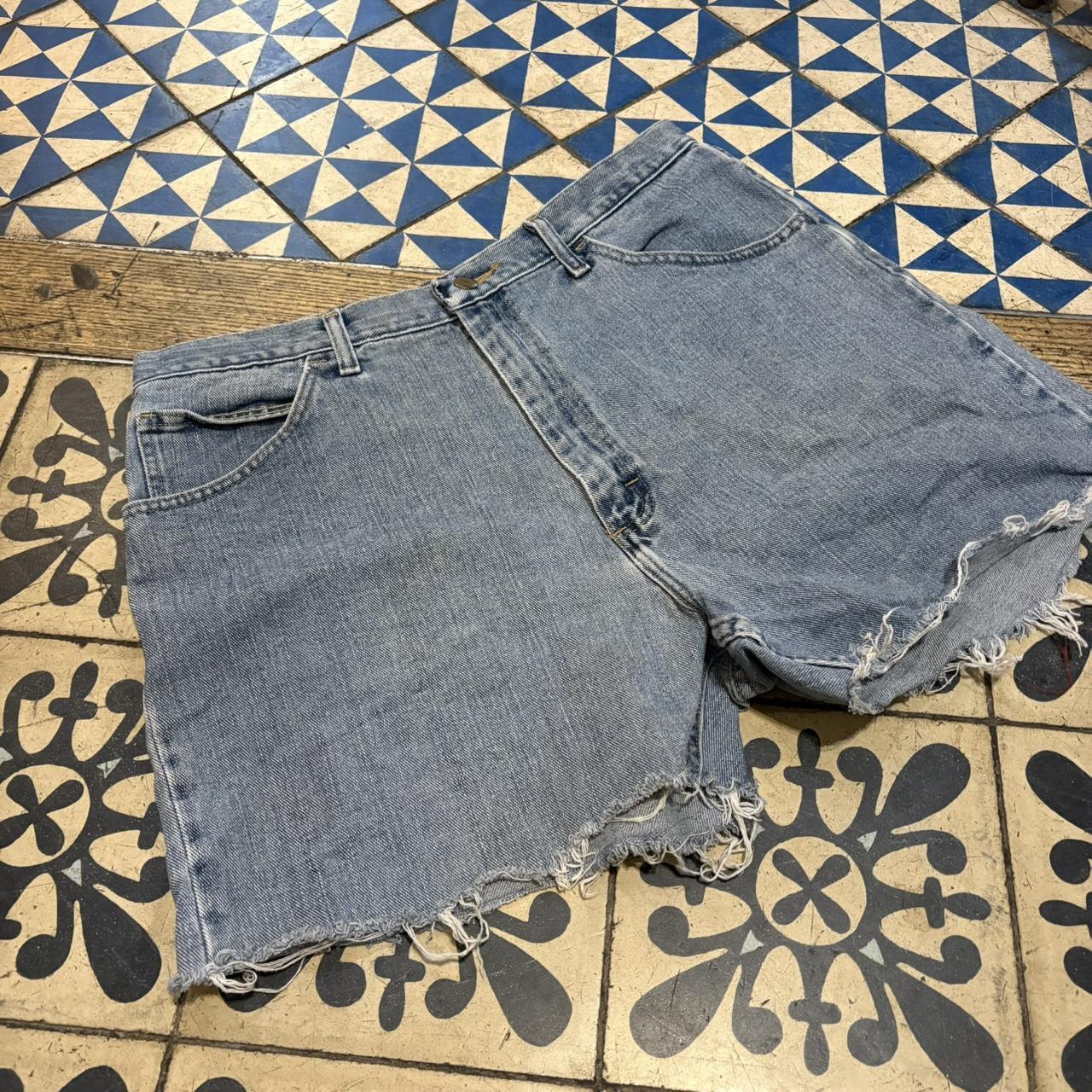 JRT131 - Vintage Retro Essential Wrangler Blue Wash Denim Shorts Jorts with detailed patch Logo carpenter workwear #hiphop #90s #jorts #skater #wrangler