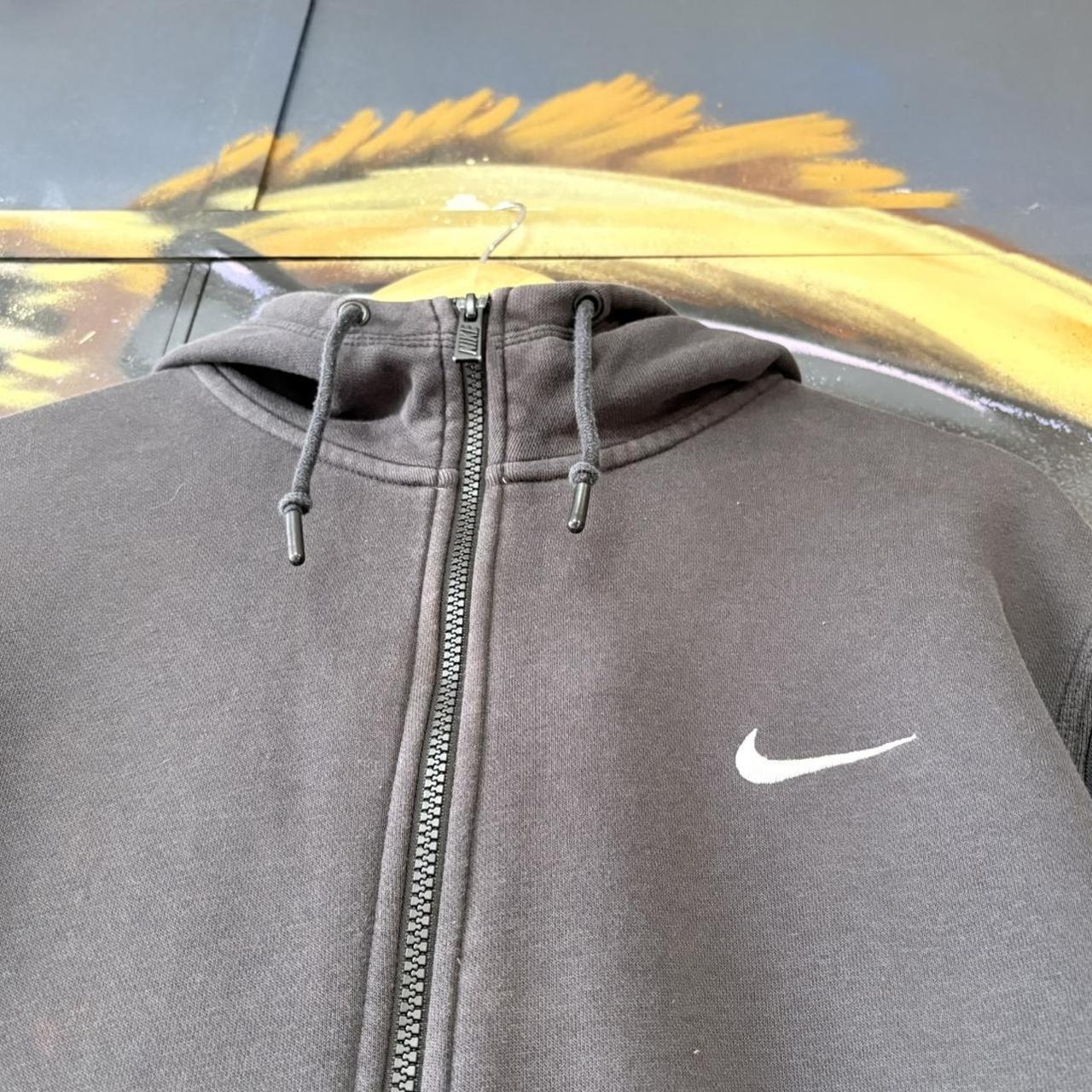 ADN1912ABI-U - Vintage Retro Essential Black Nike Full Zip Sweatshirt Hoodie with embroidered swoosh logo #90s #sportswear #essential #nike #y2k