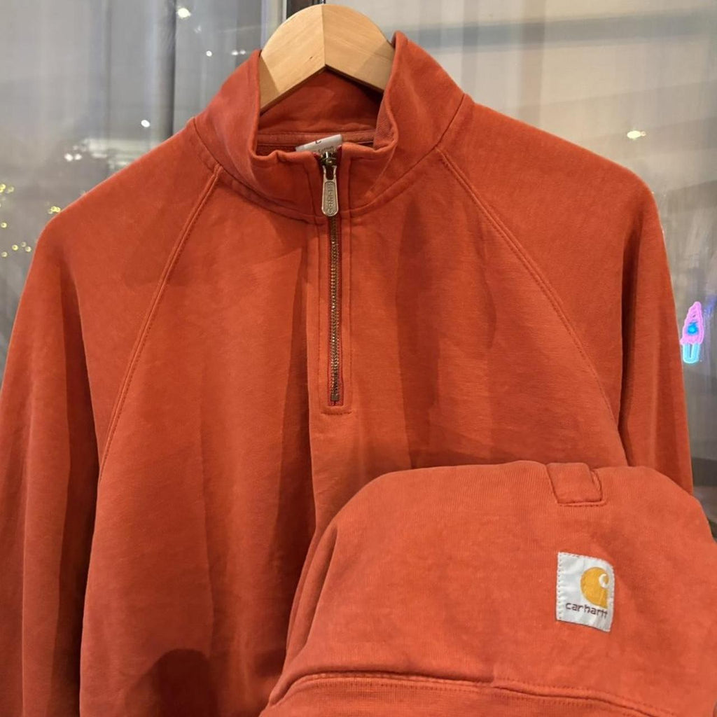 MA2207EI-F - Vintage Retro Essential Orange Carhartt 1/4 Zip Jumper Sweatshirt with embroidered patch pocket logo #90s #workwear #carhartt #skater #y2k