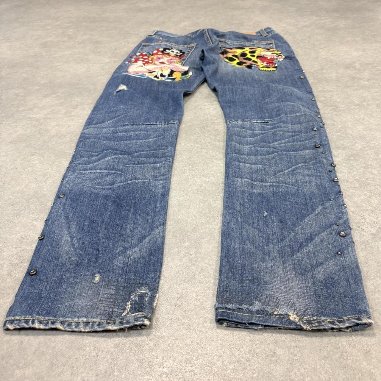 CP2504A-U - Vintage retro essential  Ed Hardy Distressed Studded Blue Wash Denim Jeans Trousers pants with embroidered jaguar and lady pocket patches #studded #embroidered #edhardy #jeans #y2k