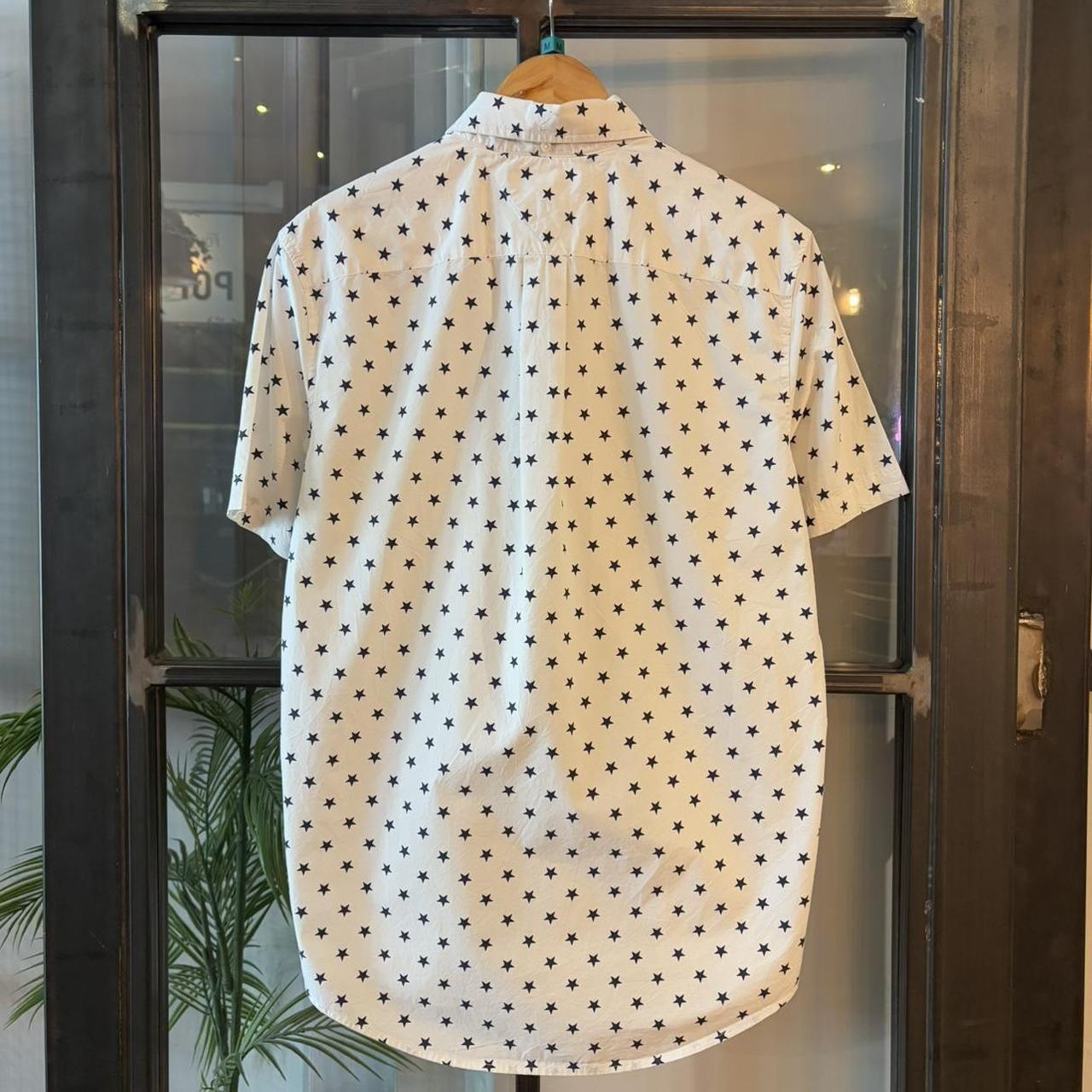 BR2804BH-P - Vintage Tommy Hilfiger All Over Navy Star Print White Short Sleeve collared button up polo shirt top #Y2K #preppy #tommy #smartcasual #oldmoney