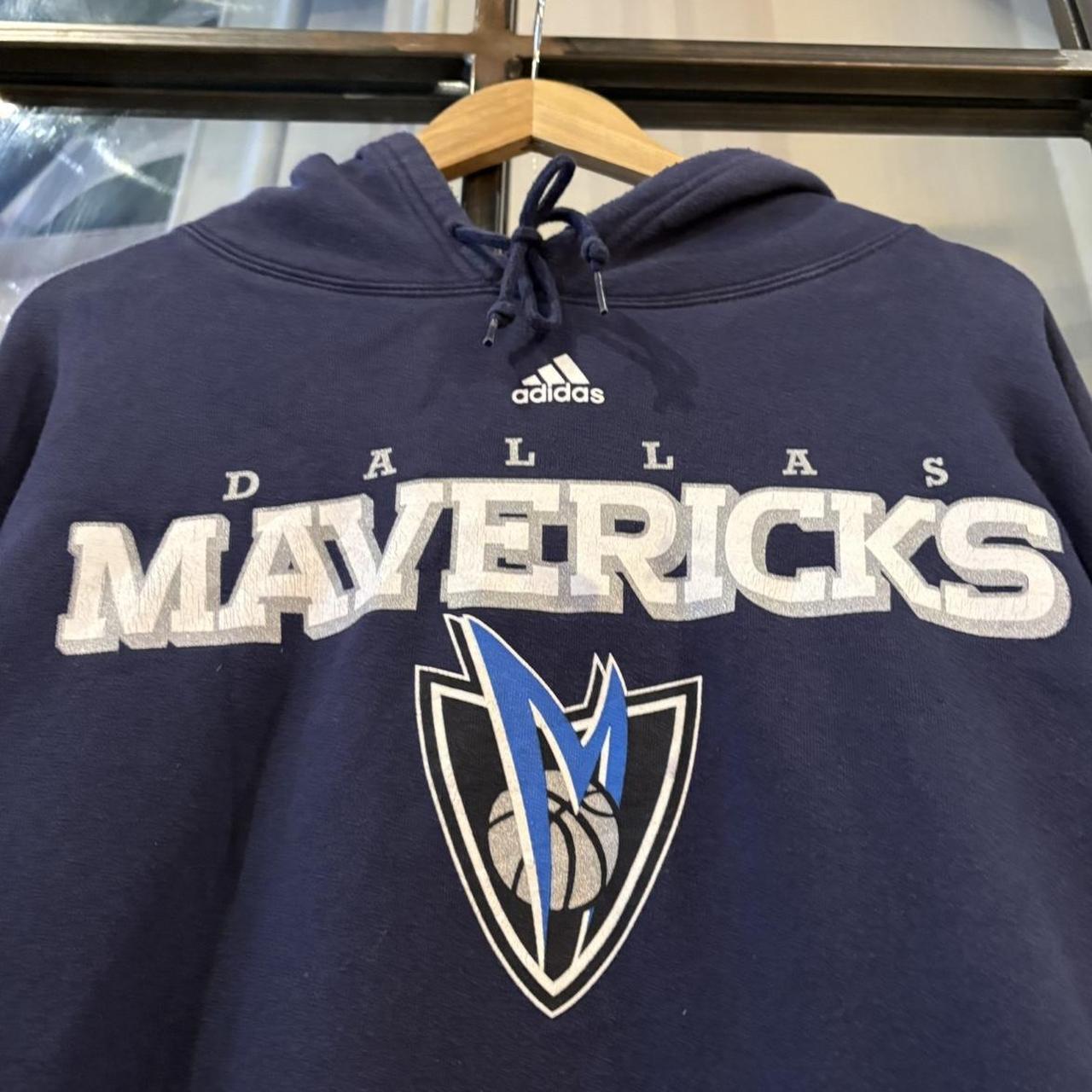 MA0109FC-P - Vintage Retro Essential Navy Adidas Dallas Mavericks Sweatshirt Hoodie with centre spell out print logo #nba #dallas #mavericks #adidas #y2k