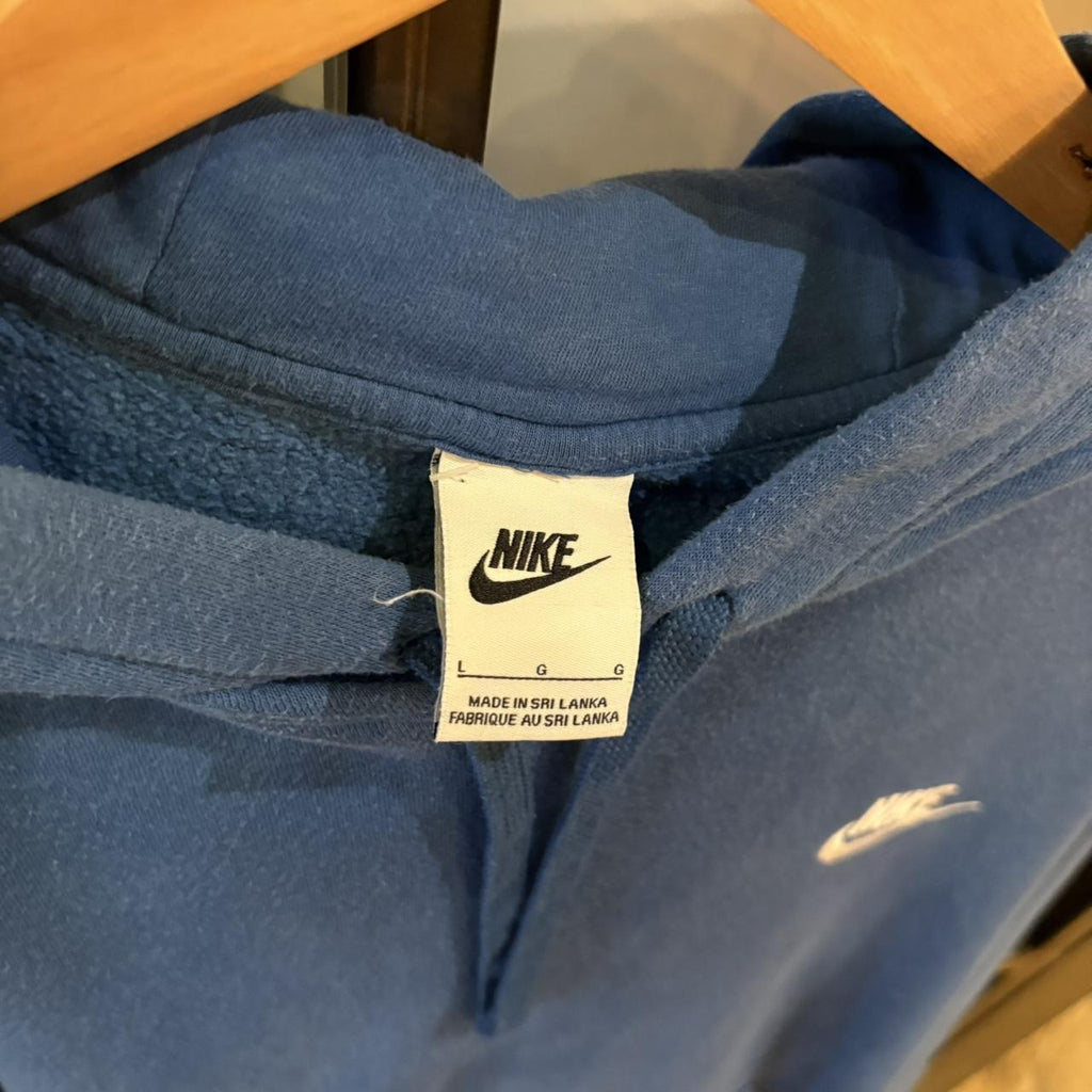 0325G48UF-P - Vintage Retro Essential Blue Nike Sweatshirt Hoodie with embroidered spell out swoosh logo #sportswear #essential #nike #y2k #hoodie