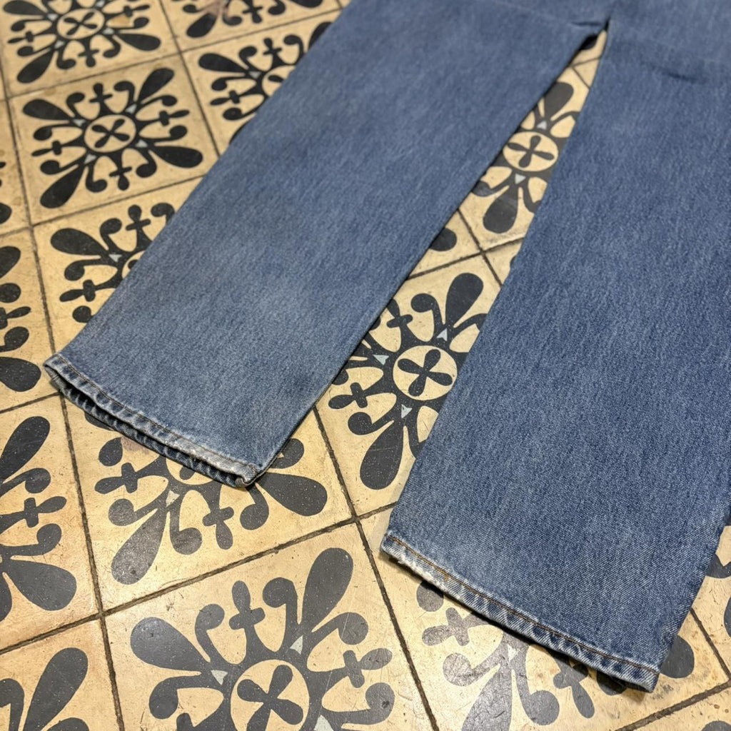 0325F46F - Vintage retro essential Levi’s Blue Wash Denim relaxed fit Jeans Trousers pants casual  #denim #fit #levis #levis550 #relaxedfit