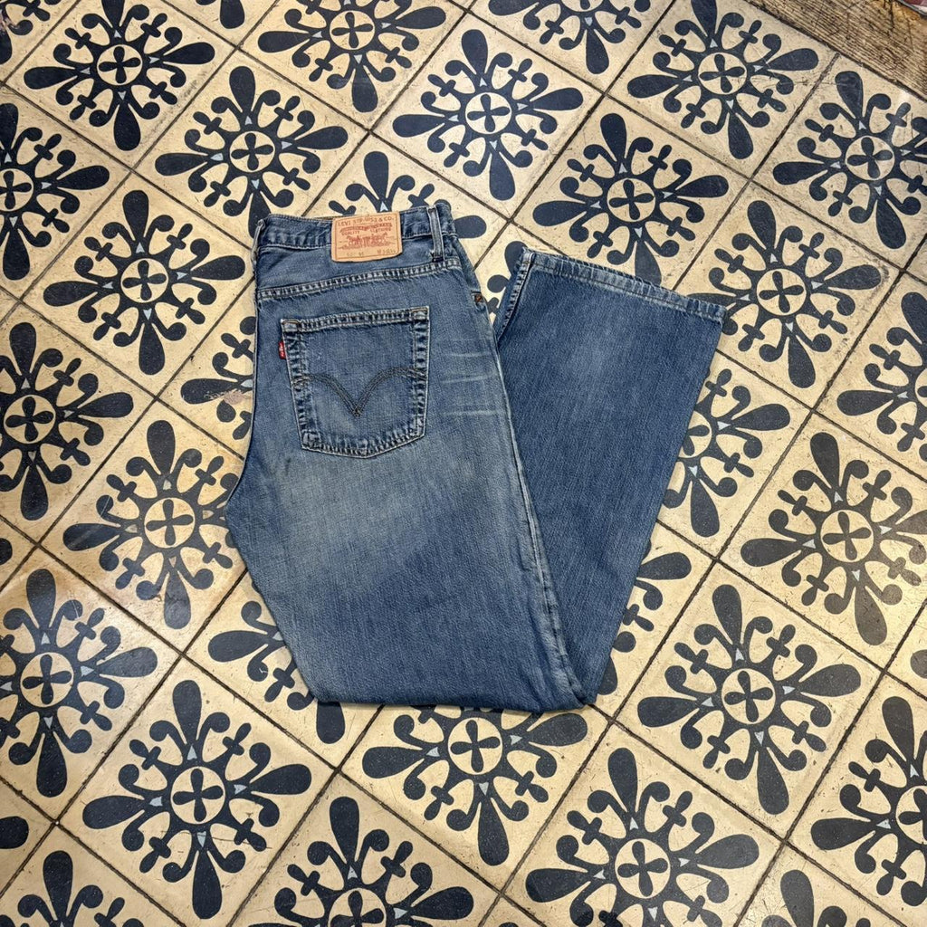 1224H63BR - Vintage retro essential Levi’s 507 Relaxed Bootcut Blue Wash Denim Jeans Trousers pants #denim #levis #levis507 #bootcut #relaxed