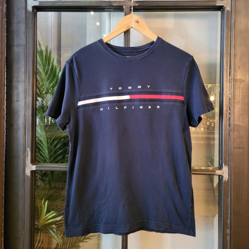 TEE806 - Vintage Retro essential adult mens Tommy Hilfiger Basic with embroided logo spellout Top T-Shirt Tee Wide Boxy Fit Old Money Style 90s y2k style