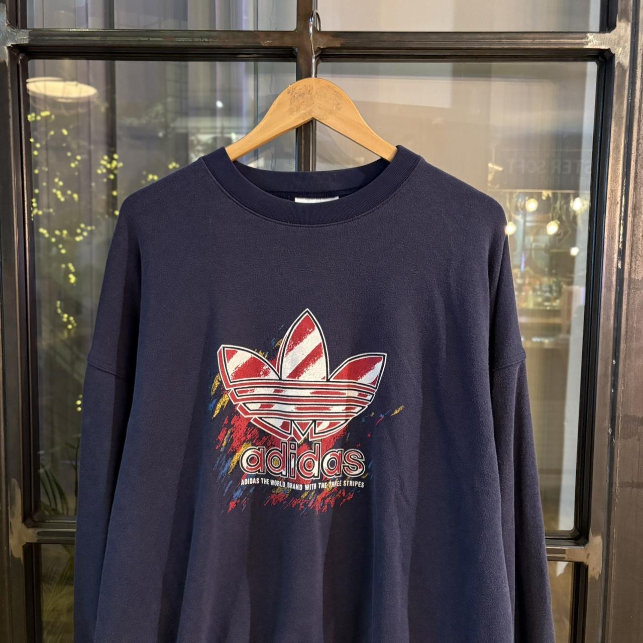 1224B91 - Vintage Retro Essential Navy Adidas Originals Crewneck Jumper Sweatshirt with big spellout print logo #90s #sportswear #wideboxy  #adidas #y2k