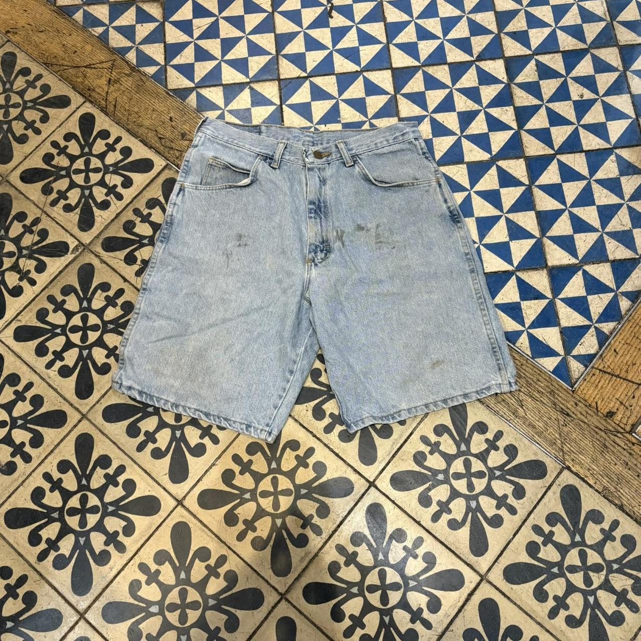 JRT113 - Vintage Retro Essential Wrangler Light Blue Wash Denim Shorts Jorts with detailed patch Logo carpenter workwear #hiphop #90s #jorts #skater #wrangler