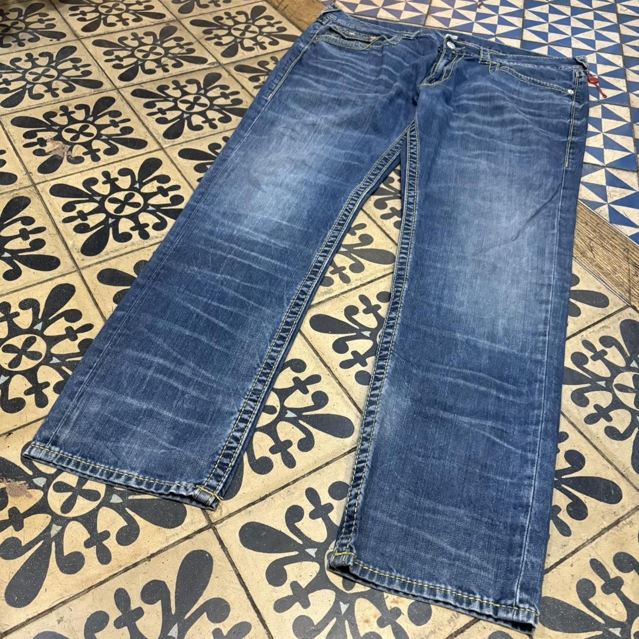 0325D13UF - Vintage retro essential True Religion Blue Wash Denim Jeans Trousers pants with gold contrast logo detailing stitching #denim #truereligon #slimfit #embroidered #contraststitching