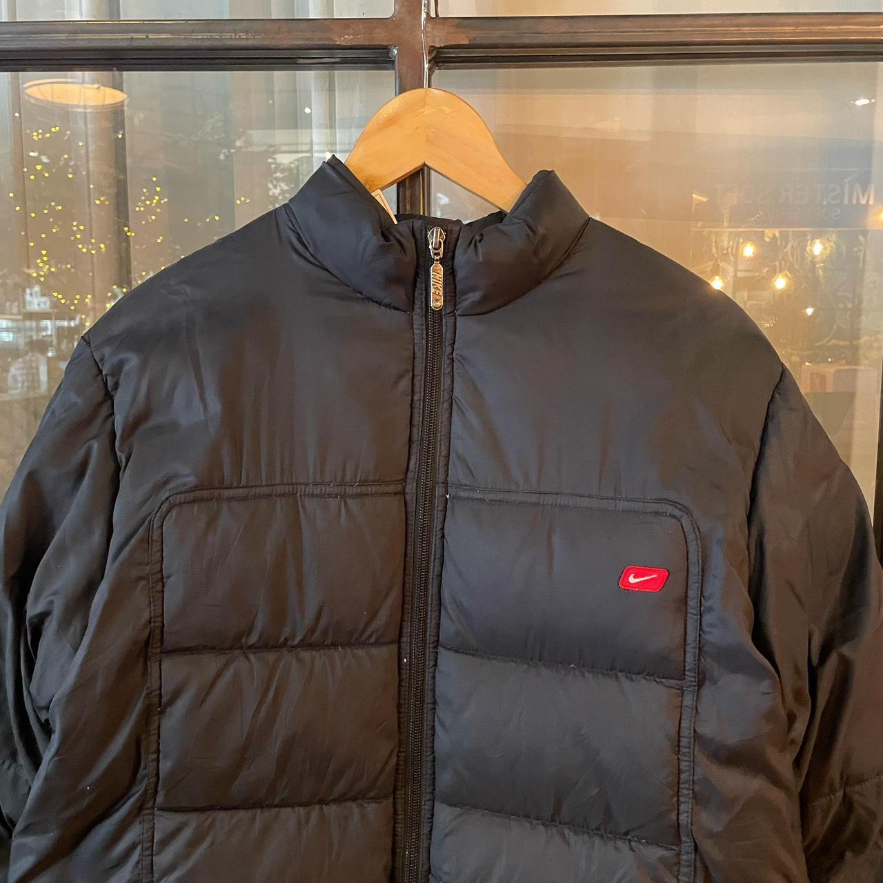 IC0204BR - Vintage Retro Essential Black Nike down puffer padded full zip jacket coat #gorpcore #sportswear #y2k #outdoor #nike
