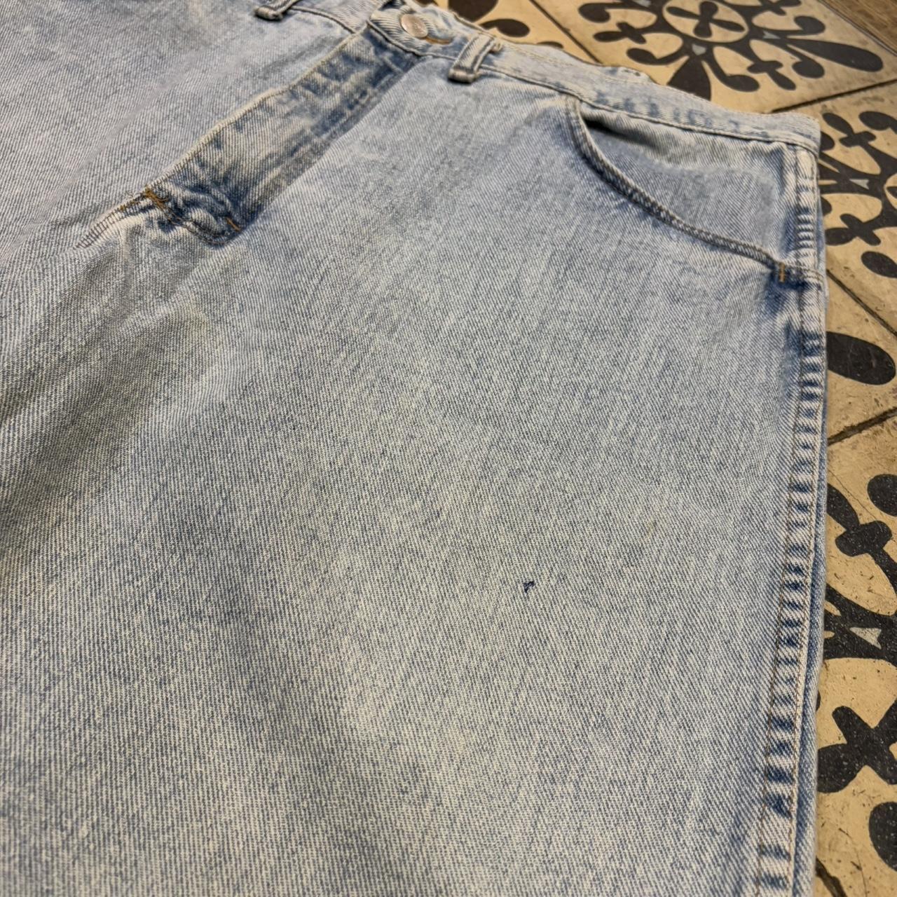 JRT451P - American Vintage Retro Essential Wrangler Light Blue Wash Denim Shorts Jorts with detailed patch Logo hip hop baggy wide leg 90s 00s y2k grunge streetwear style workwear #hiphop #90s #jorts #skater #wrangler