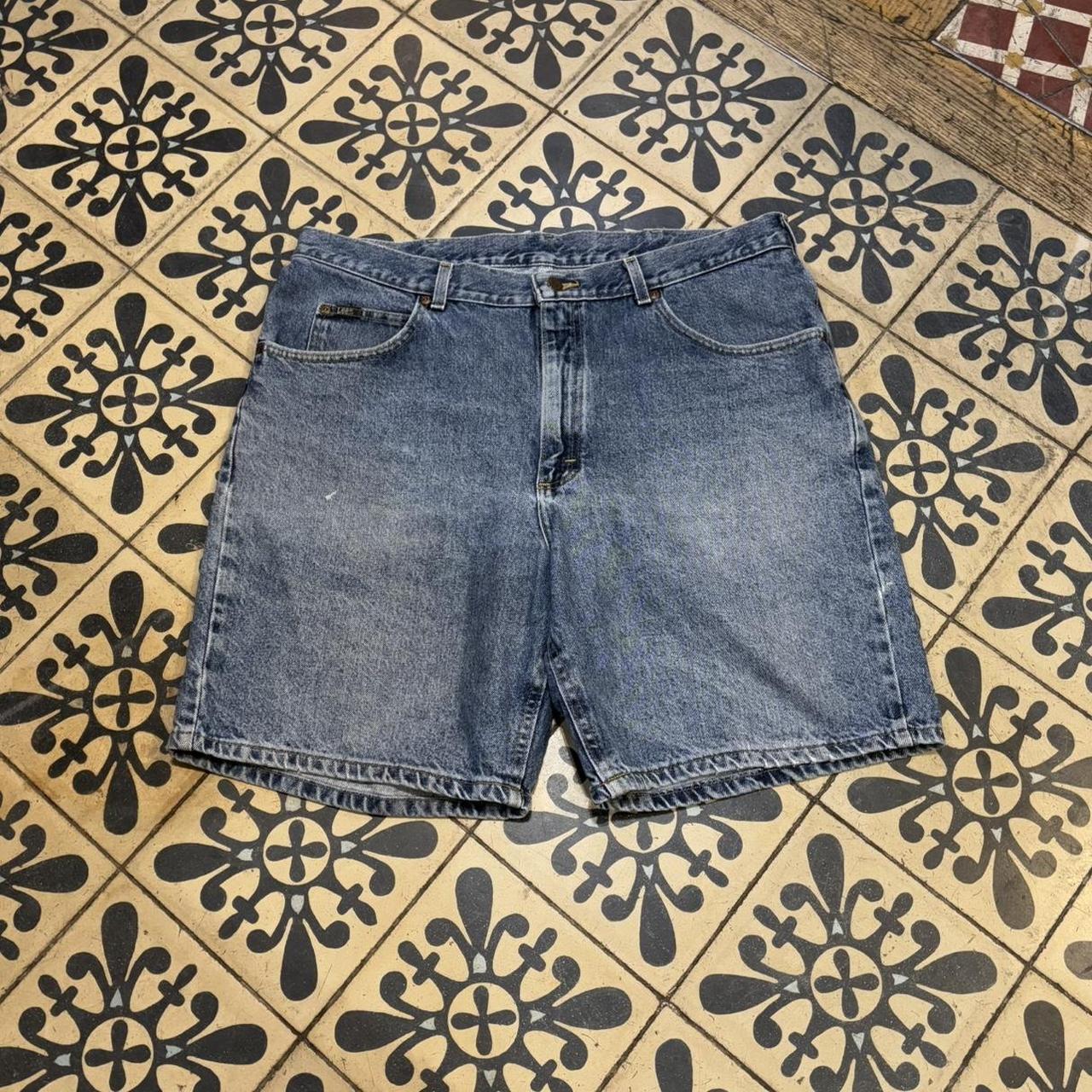 JRT440P - American Vintage Retro Essential Lee Blue Wash Denim Shorts Jorts with detailed patch Logo hip hop baggy wide leg 90s 00s y2k grunge streetwear style workwear #hiphop #90s #jorts #skater #lee