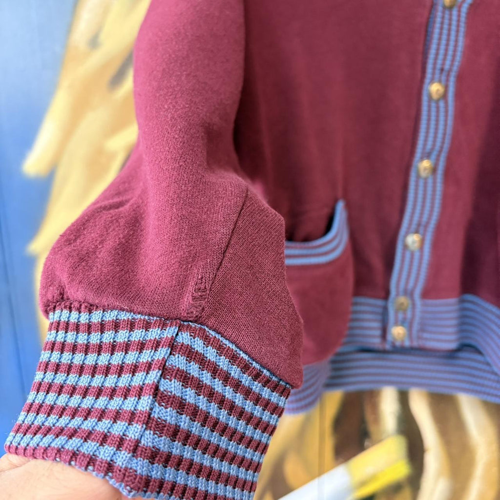 MES1102BU-U - Vintage Retro Essential 90’s Vans Burgundy V-Neck Button Up Cardigan Jumper Sweatshirt with printed logos #90s #skater #surfer #y2k #vans