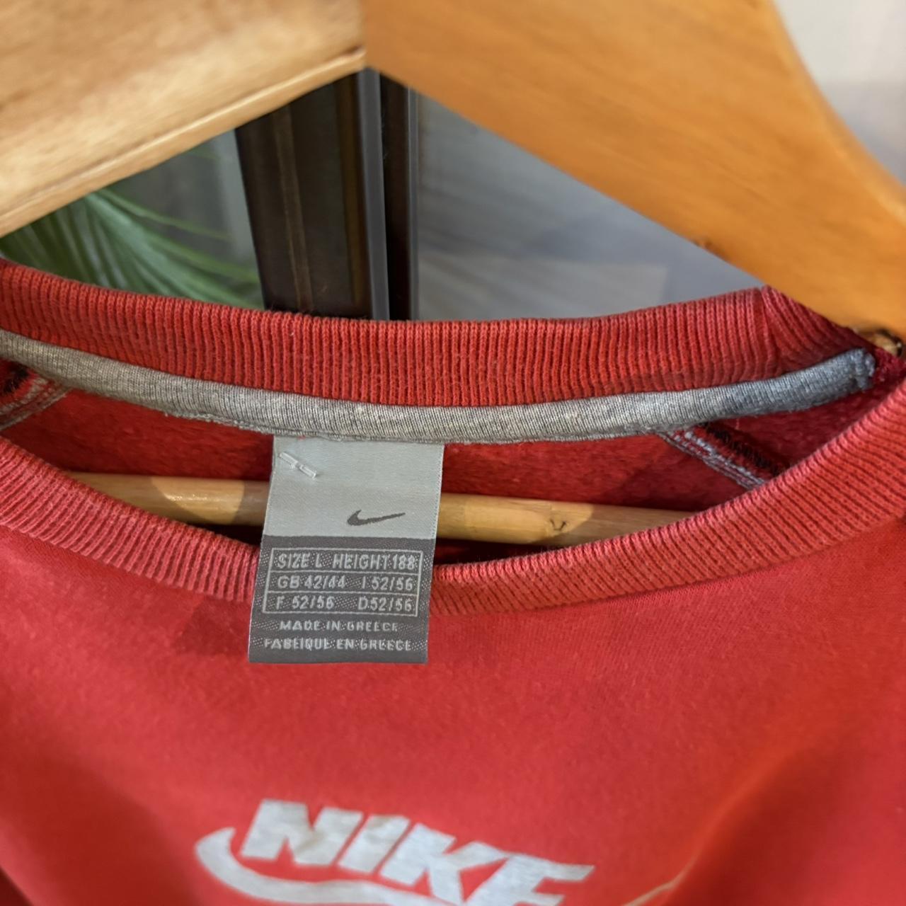 MA2207BS-P - Vintage Retro Essential Red Nike Crewneck Jumper Sweatshirt with print swoosh spell out logo #90s #sportswear #essential #y2k #nike