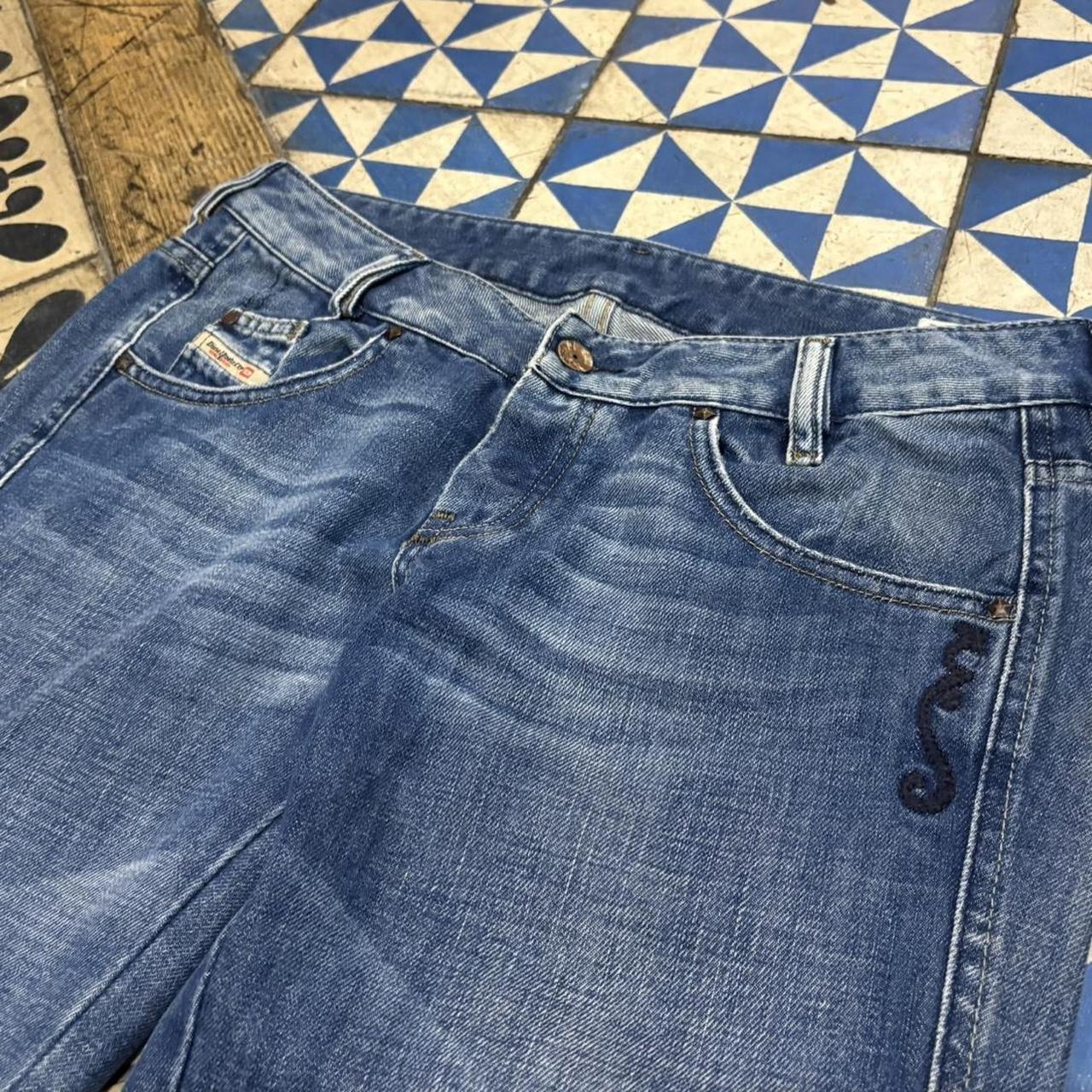0325C99UF - Vintage retro essential Diesel RYOTH Bootcut Blue Wash Denim Jeans Trousers pants with embroidered back pocket detailing #denim #bootcut #diesel #y2k #embroidered
