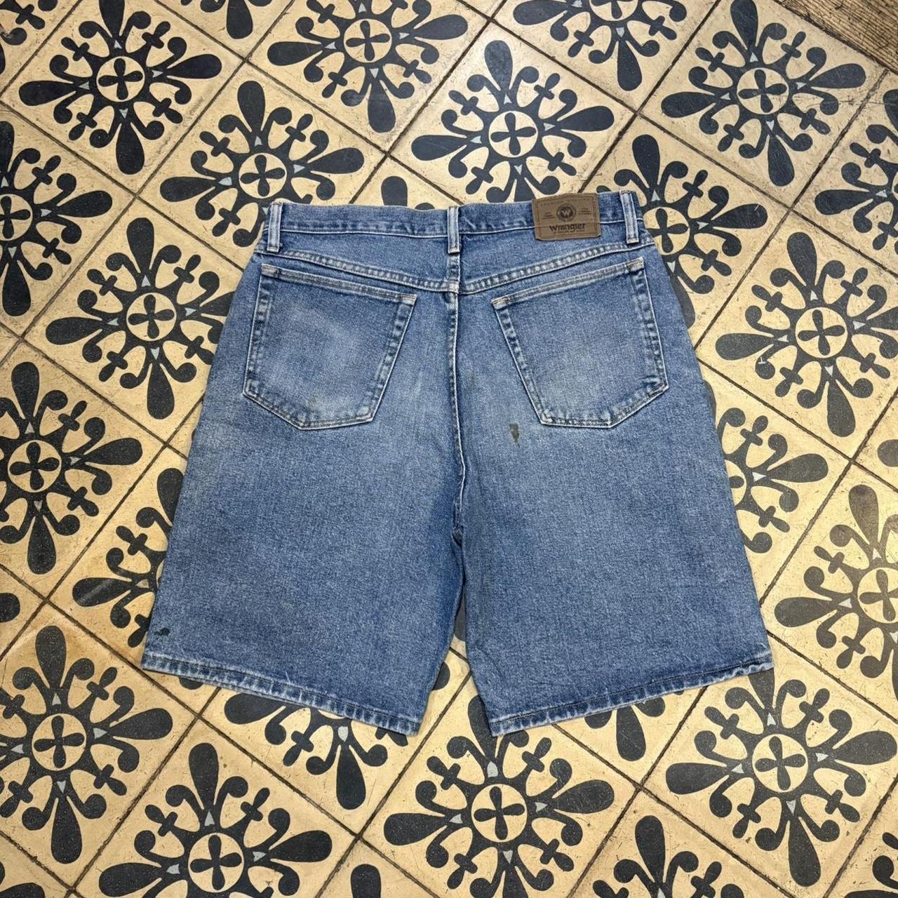 JRT139 - Vintage Retro Essential Wrangler Blue Wash Denim Shorts Jorts with detailed patch Logo carpenter workwear #hiphop #90s #jorts #skater #wrangler