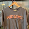 0325A52U - Vintage Retro Essential Grey Harley Davidson Spellout Graphic Print Pocket Top Tee T-shirt #90s #graphic #motorcycles #harleydavidson #biker