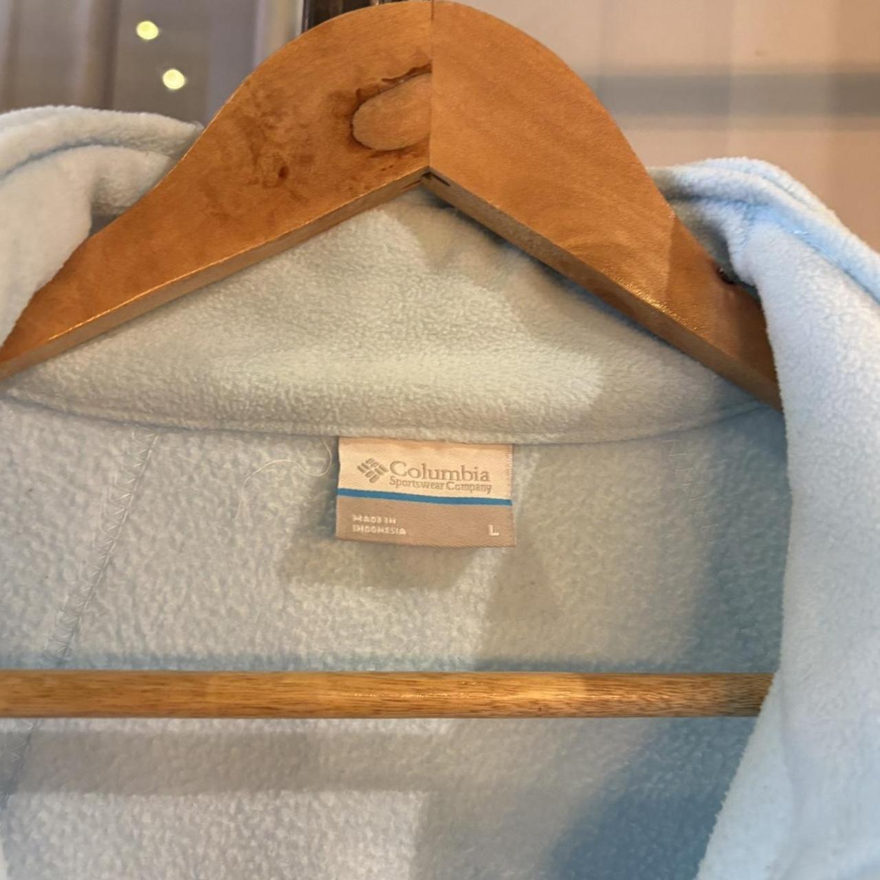 Vintage retro essential Columbia Baby Blue full zip up outdoor sweatshirt fleece jacket #columbia #outdoor #expedition #hike #gorpcore