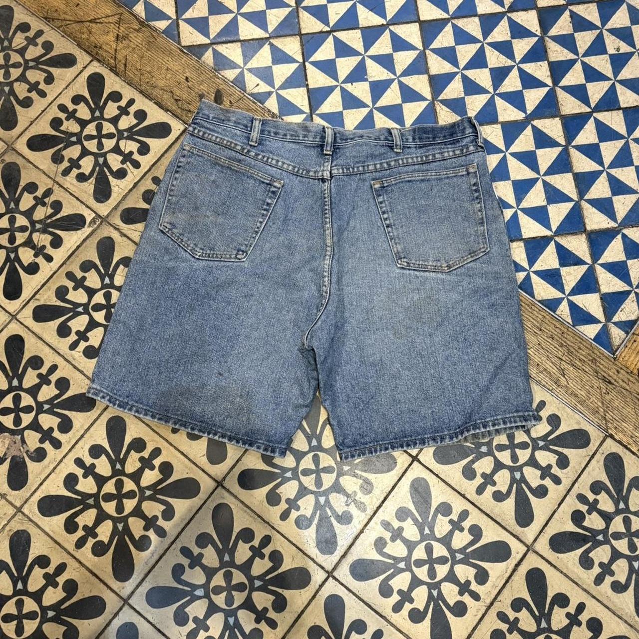 JRT107 - Vintage Retro Essential Wrangler Mid Blue Wash Denim Shorts Jorts with detailed patch Logo carpenter workwear #hiphop #90s #jorts #skater