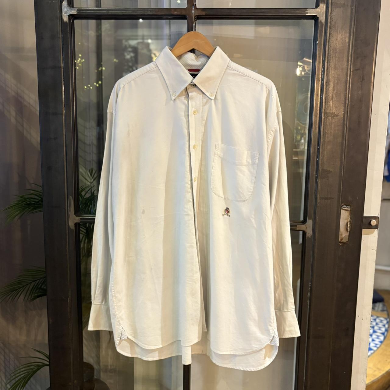 0125B57F - Vintage retro essential Tommy Hilfiger White Plain Longsleeve collared button up polo shirt top #Y2K #preppy #chiefkeef #smartcasual #oldmoney
