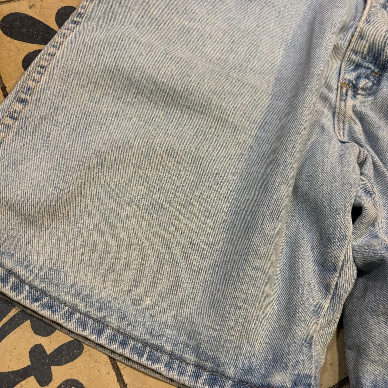JRT451P - American Vintage Retro Essential Wrangler Light Blue Wash Denim Shorts Jorts with detailed patch Logo hip hop baggy wide leg 90s 00s y2k grunge streetwear style workwear #hiphop #90s #jorts #skater #wrangler