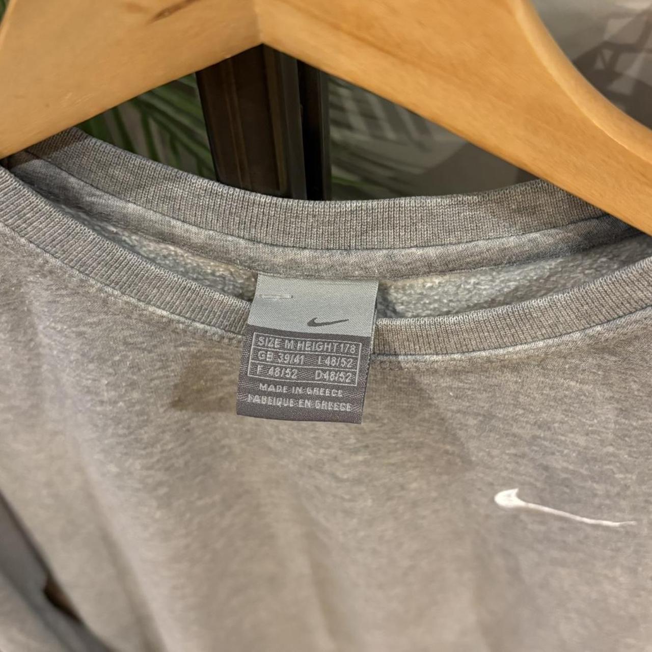 MA2207DB-P - Vintage Retro Essential Grey Nike Crewneck Jumper Sweatshirt with embroidered swoosh logo #90s #sportswear #essential #y2k #nike