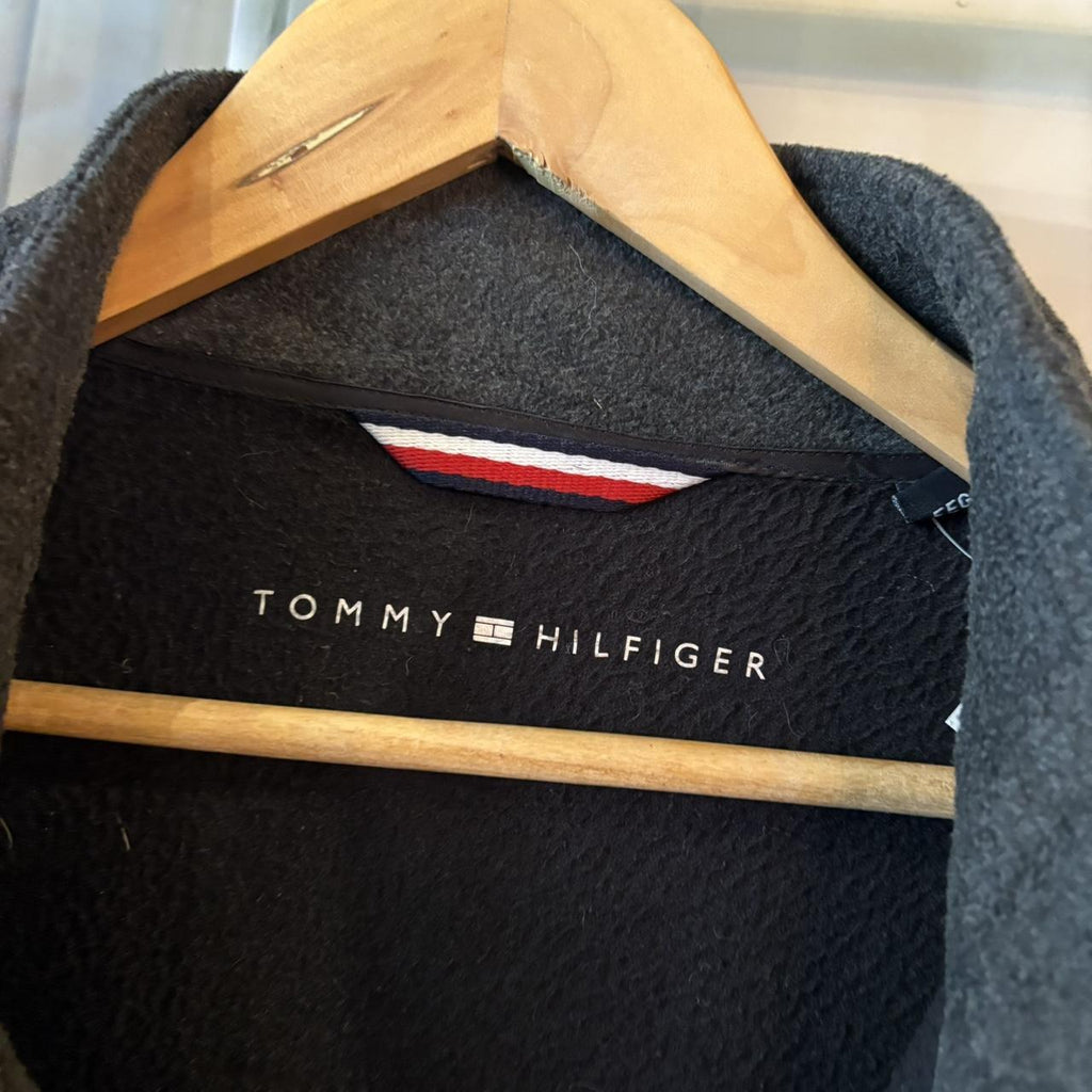 Vintage retro essential Dark Grey Tommy Hilfiger full zip up outdoor fleece jacket #pullover #outdoor #expedition #hike #tommy